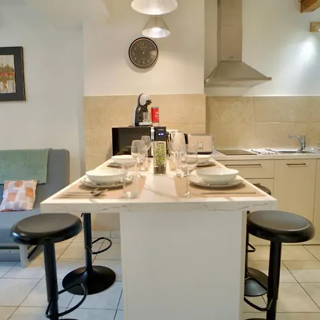 Apartmán Le Palmier, A Cozy Haven In Petite Rome Vienne (Isere)